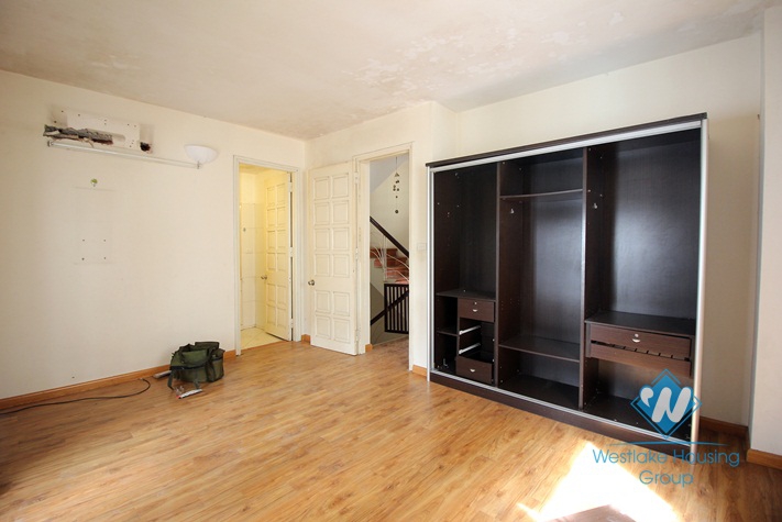 Lovely house with lake view for lease in Tu Hoa street